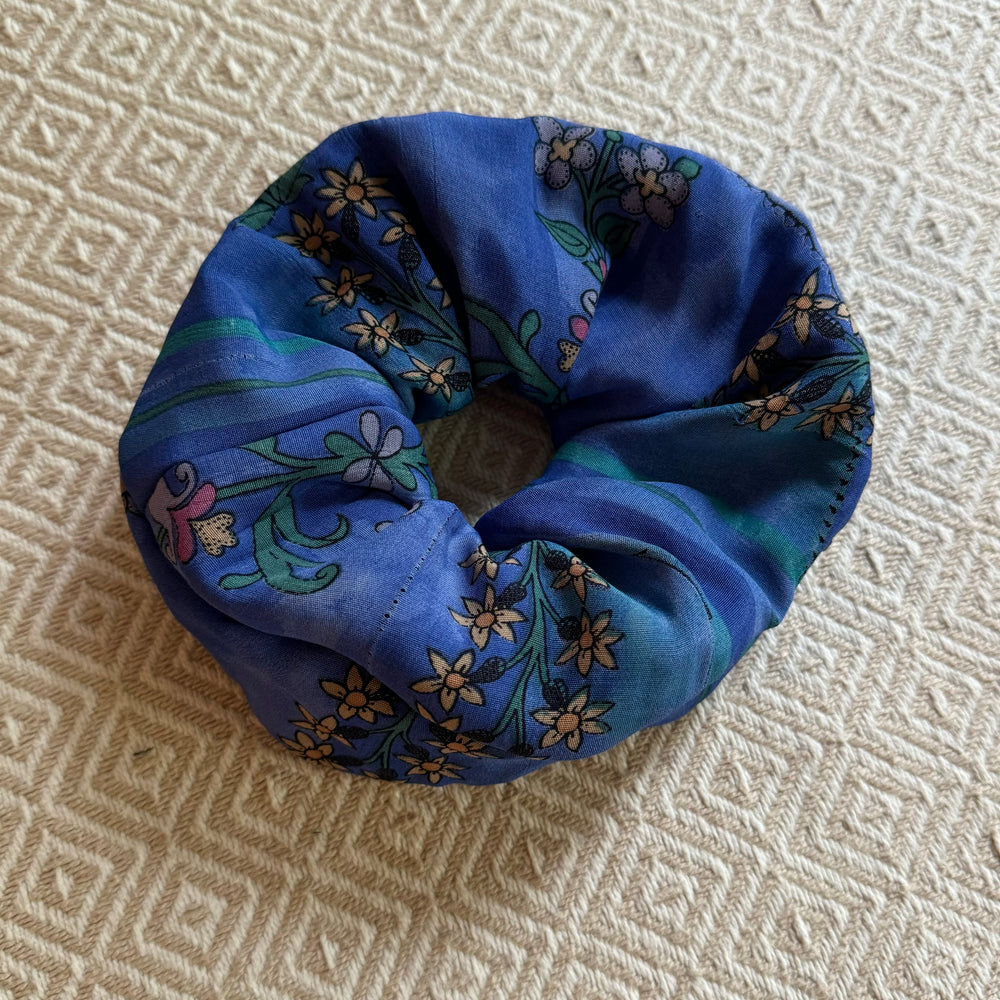 
                      
                        Upgecycelte Pocket Scrunchies
                      
                    