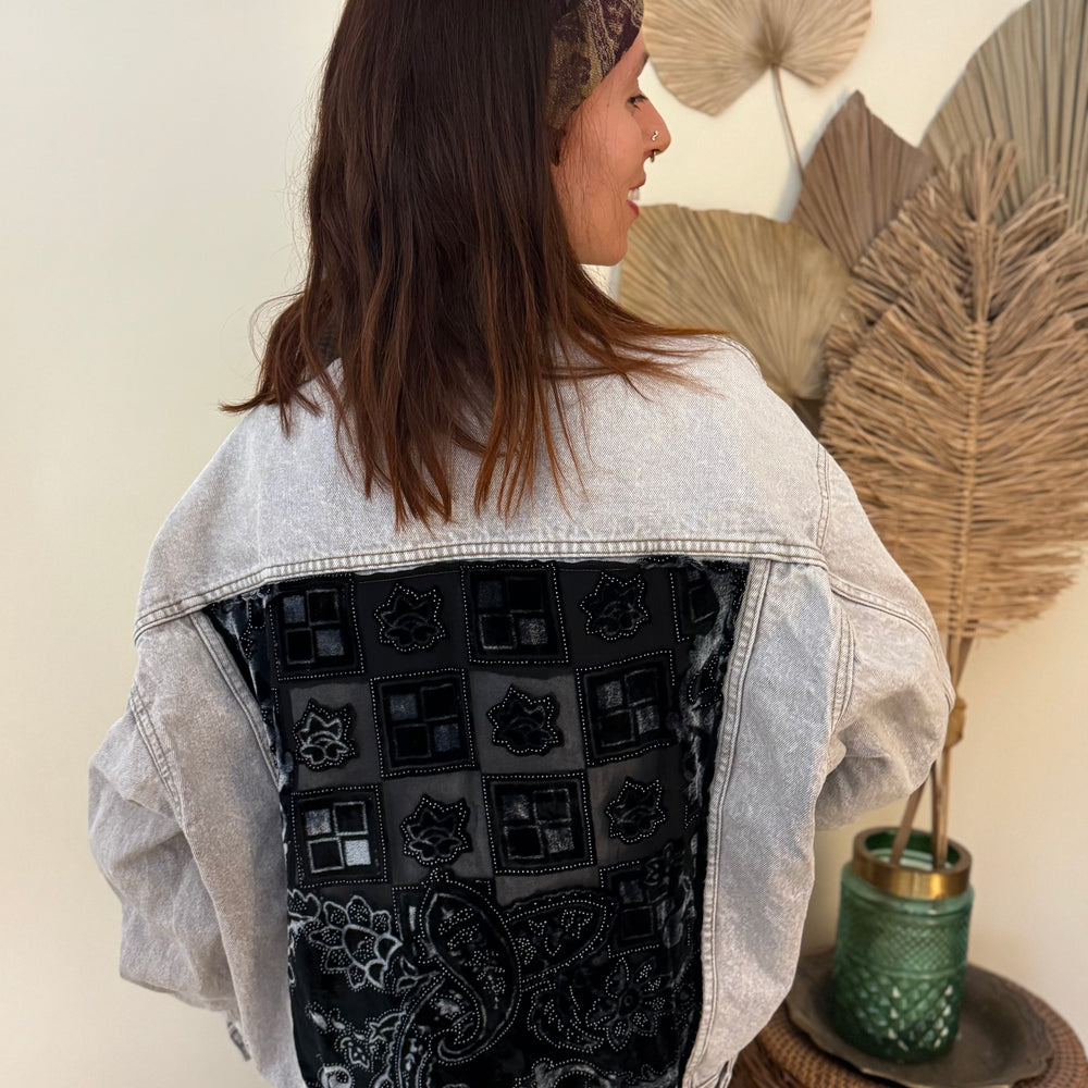 
                      
                        NEU: Upgecycelte Secondhand Jacken
                      
                    