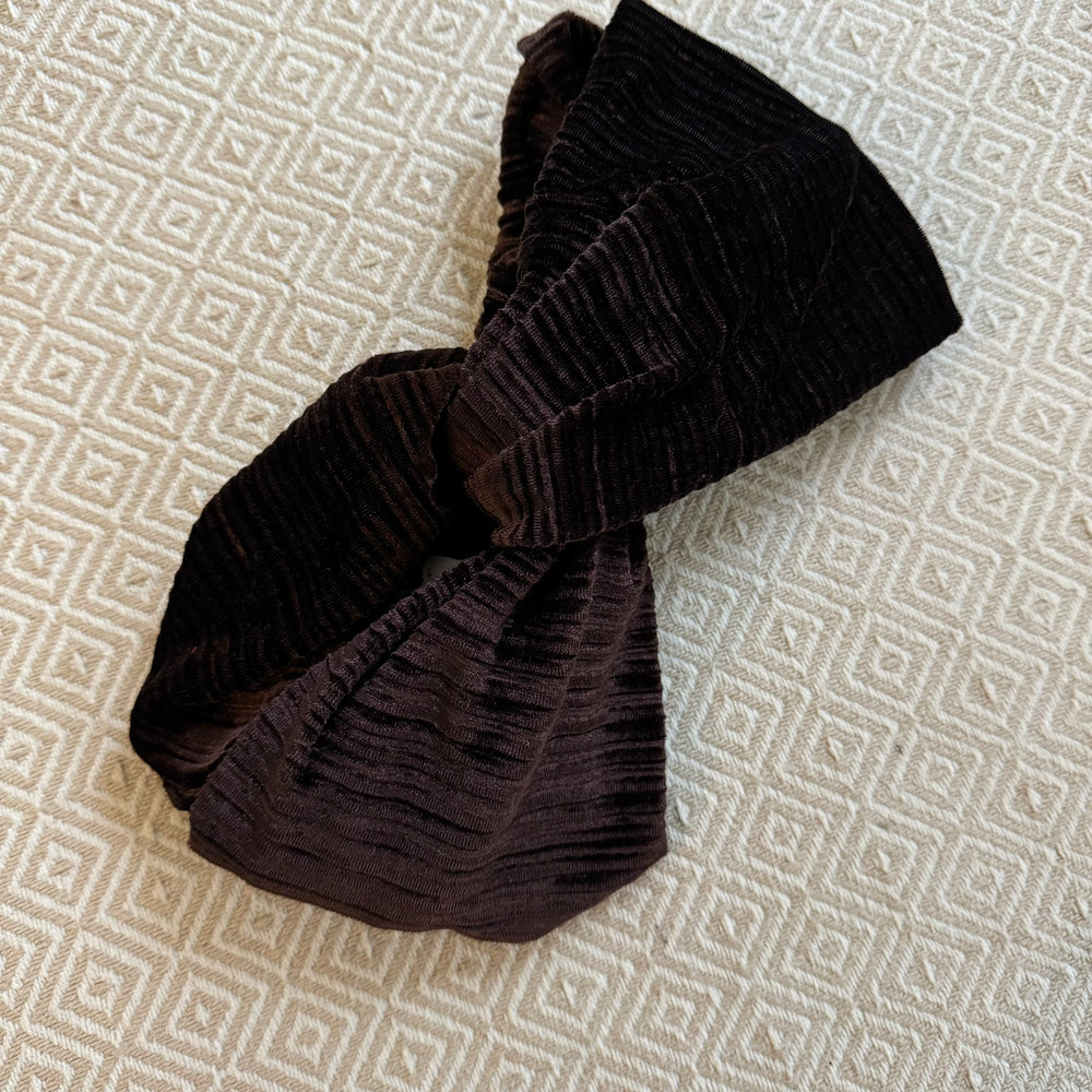 
                      
                        Upcycled velvet cloth ribbons 
                      
                    