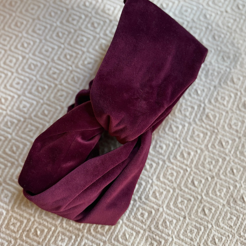 
                      
                        NEU: Upcycling Tuchbänder Samt
                      
                    