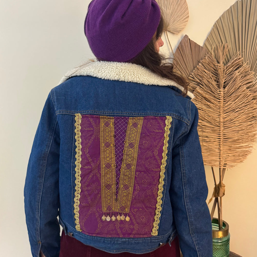 
                      
                        NEU: Upgecycelte Secondhand Jacken
                      
                    