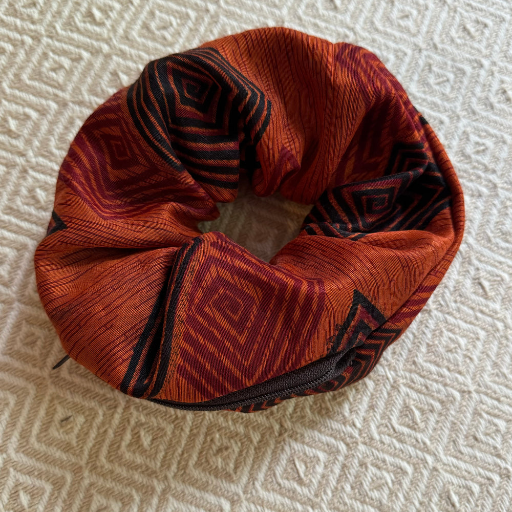 
                      
                        Upgecycelte Pocket Scrunchies
                      
                    