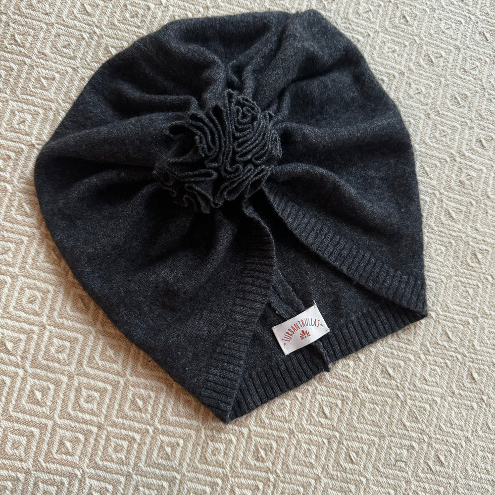 
                      
                        Upcycling Turbane Grau
                      
                    