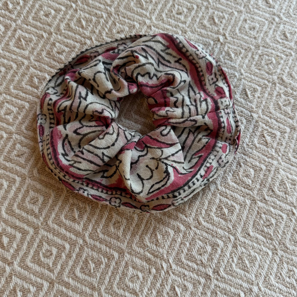 
                      
                        NEU: Upgecycelte Scrunchies
                      
                    
