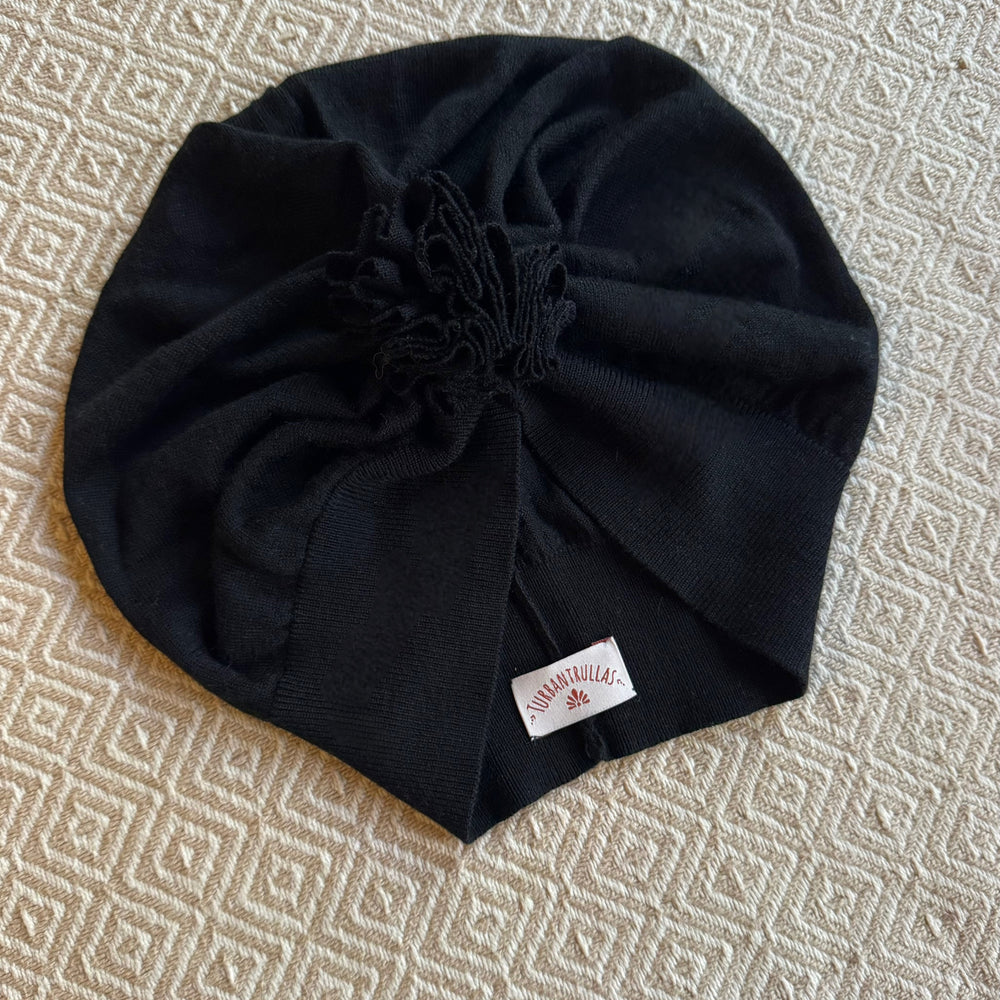 
                      
                        Upcycling turbans black 
                      
                    